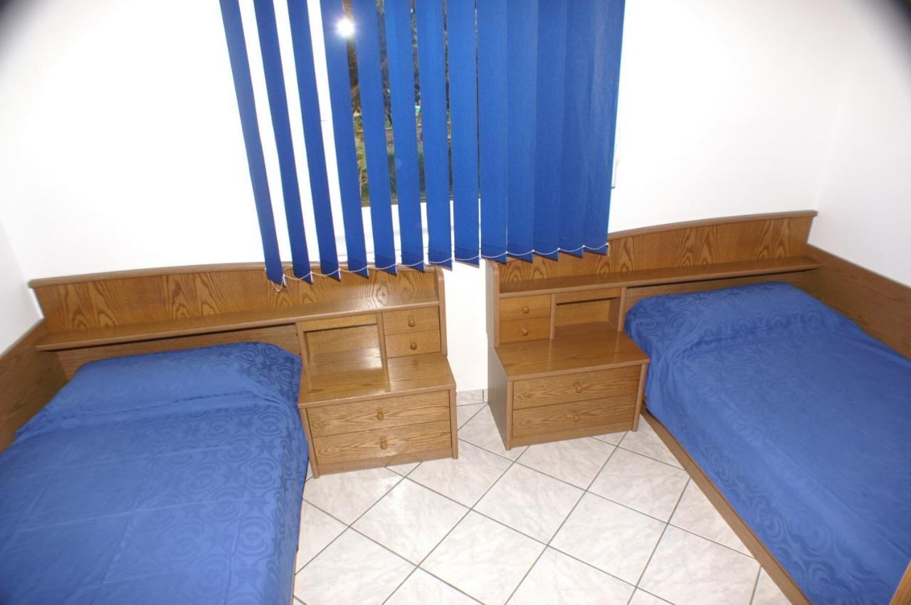 Apartments By The Sea Mandre, Pag - 4098 Zewnętrze zdjęcie